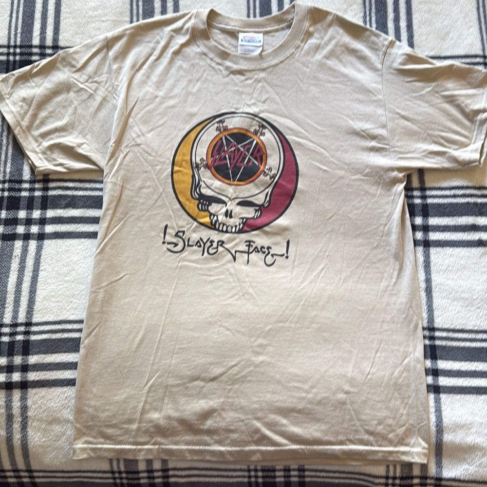 Vintage Men’s Slayer band tshirt beige red yellow Slayer Face size medium